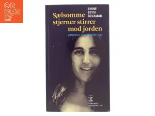 Sælsomme stjerner stirrer mod jorden : Østberlin - Vestberlin 1976-77 af Emine Sevgi Özdamar (Bog)