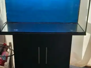 96 liters akvarie med bord