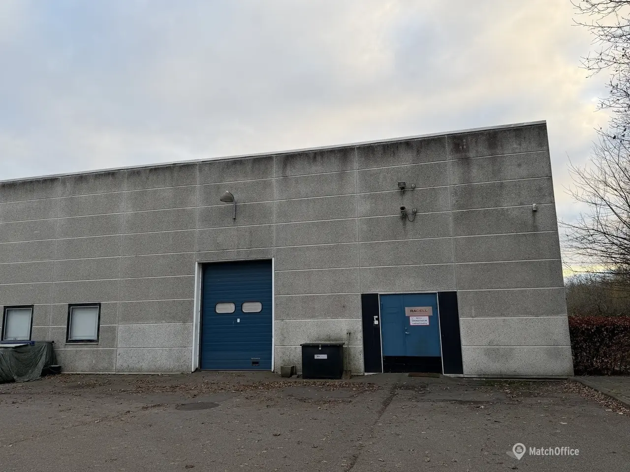 Billede 4 - 813 m² højloftet lagerhal på indhegnet grund