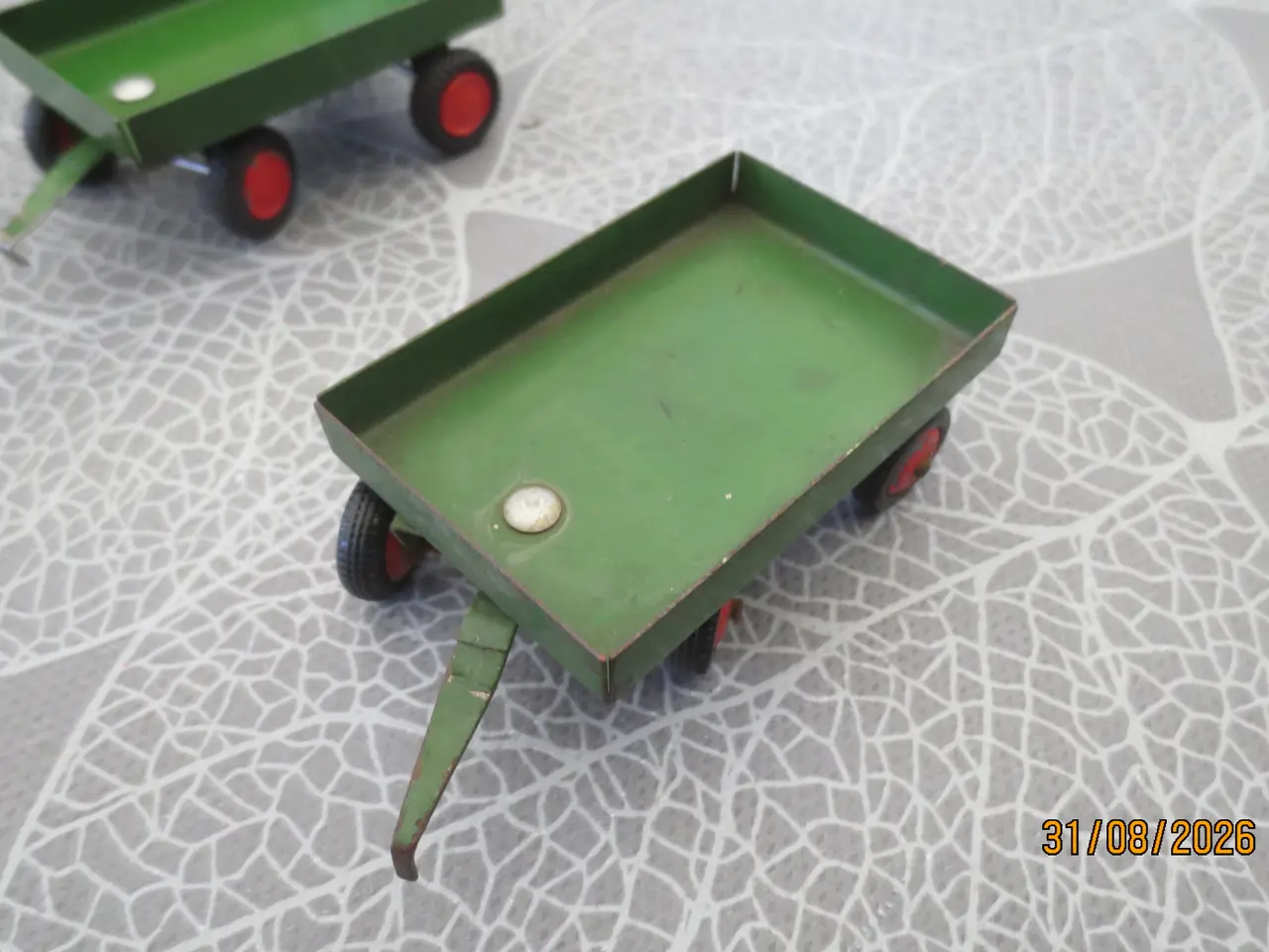Billede 7 - 1 stk Tekno Traktor med harve og 2 vogne 