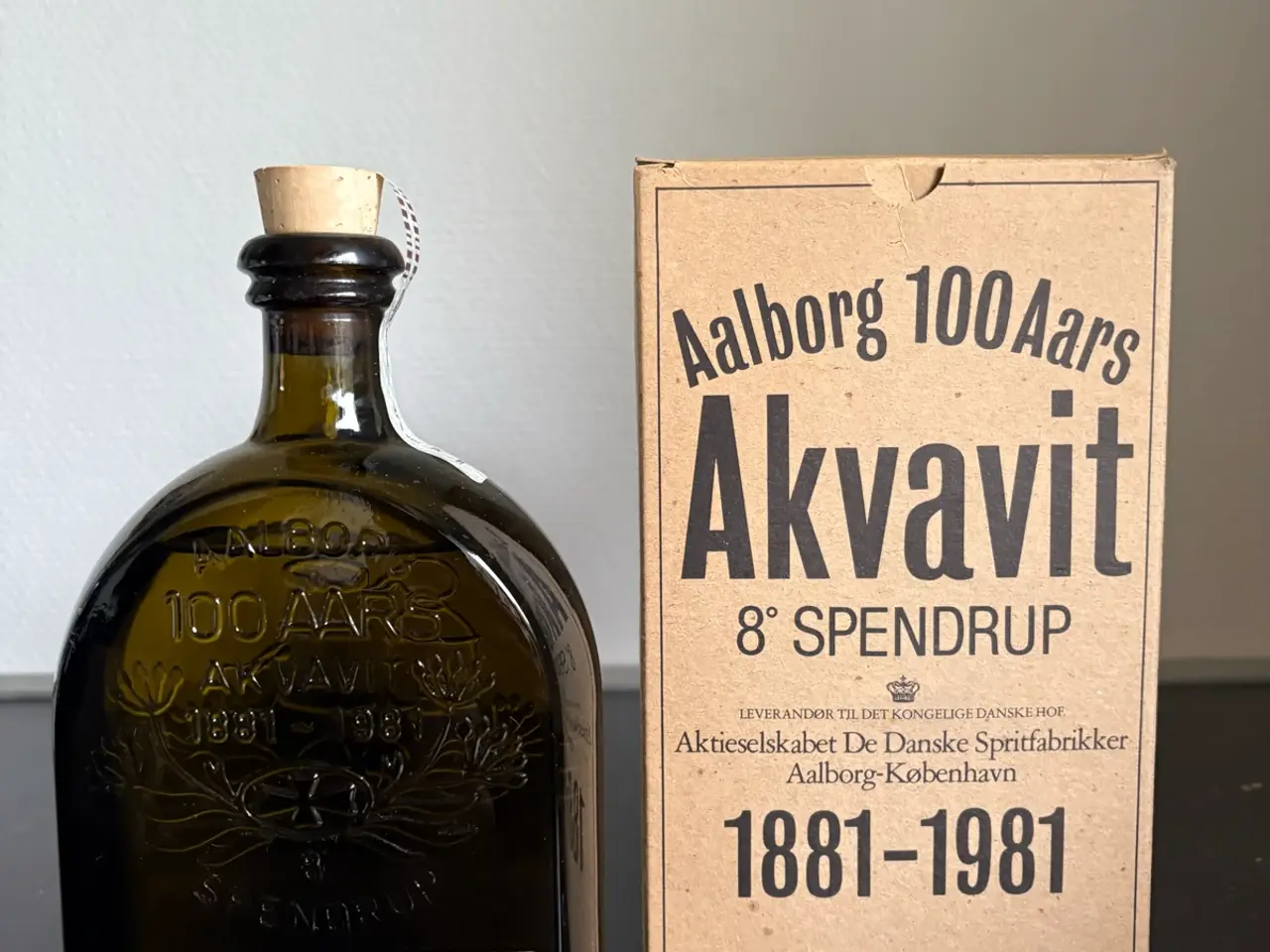 Billede 1 - Aalborg 100 års Akvavit 1881-1981 - ( Julesnaps )