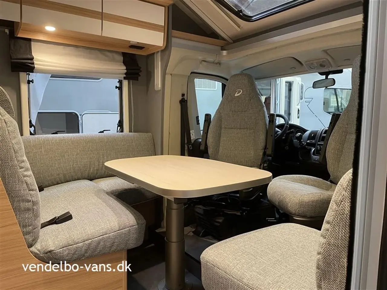 Billede 22 - 2024 - Dethleffs Just T 7052 DBM - 90 Year   Fritstående dobbeltseng med ekstra  stor garage neden under
