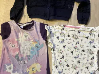 2 bluser og en cardigan str. 3/4/5