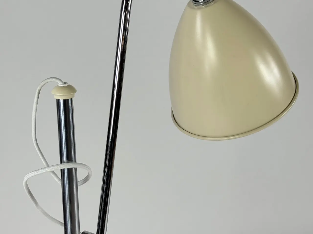 Billede 5 - GUBI Bestlite BL3 Gulvlampe – Hvid/Krom Ø21 cm