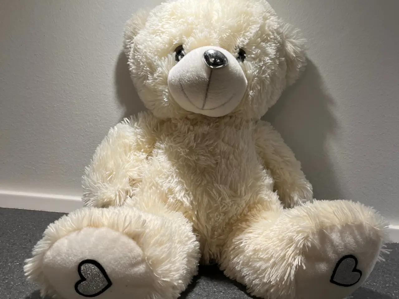 Billede 4 - Stor unik krammebamse m/sølvfarvet næse og hjerter