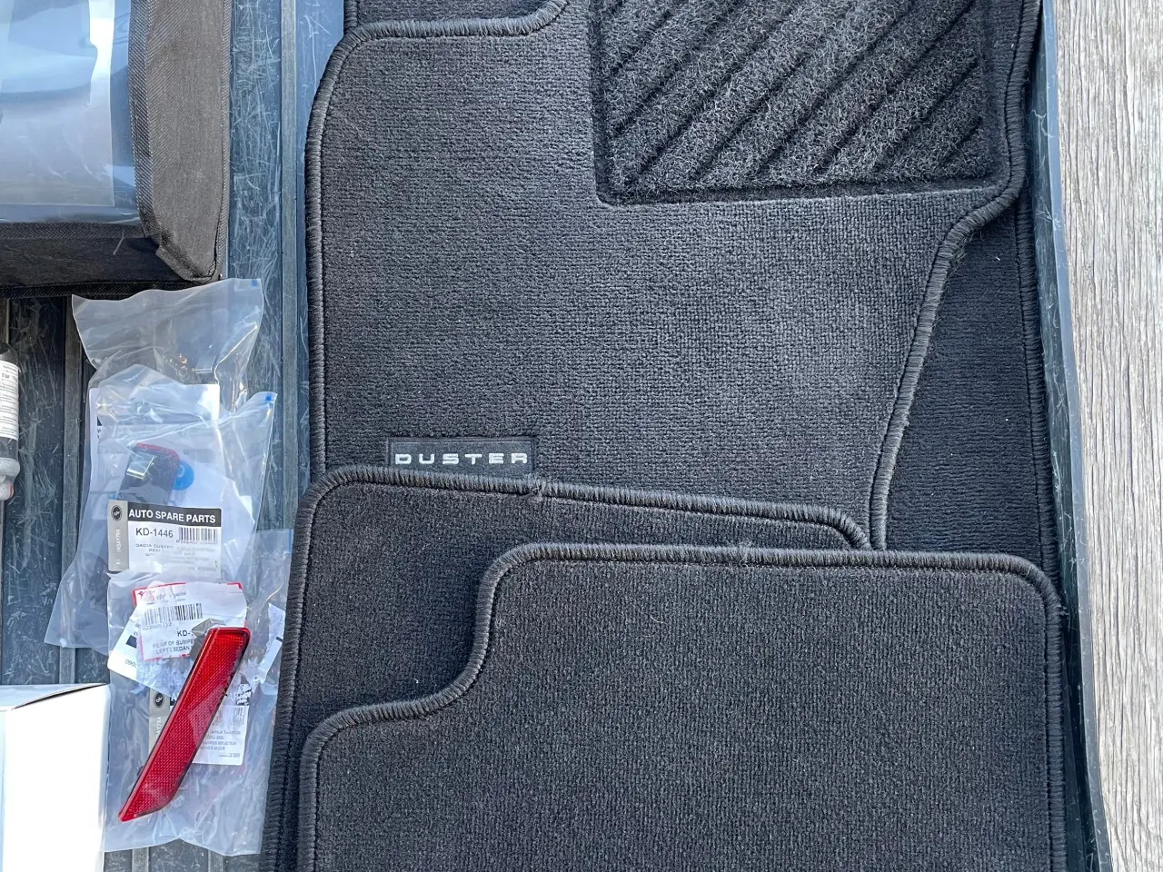 Billede 11 - Dacia Duster tilbehør, bagrefleks dækrep. bagbakke