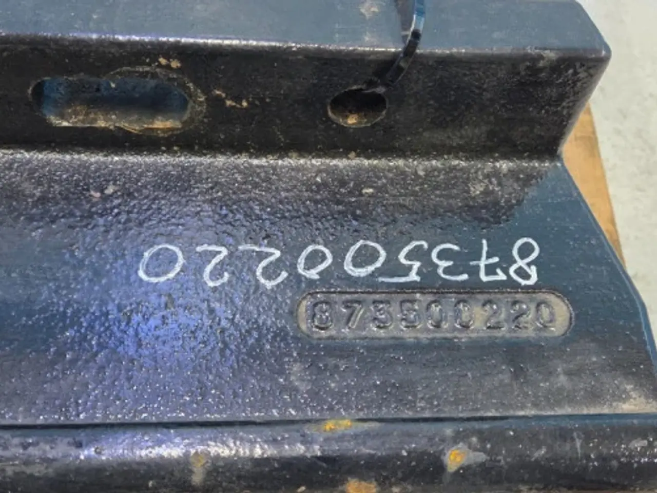 Billede 10 - New Holland T5.100 Vægtholder 87350022 5Stk
