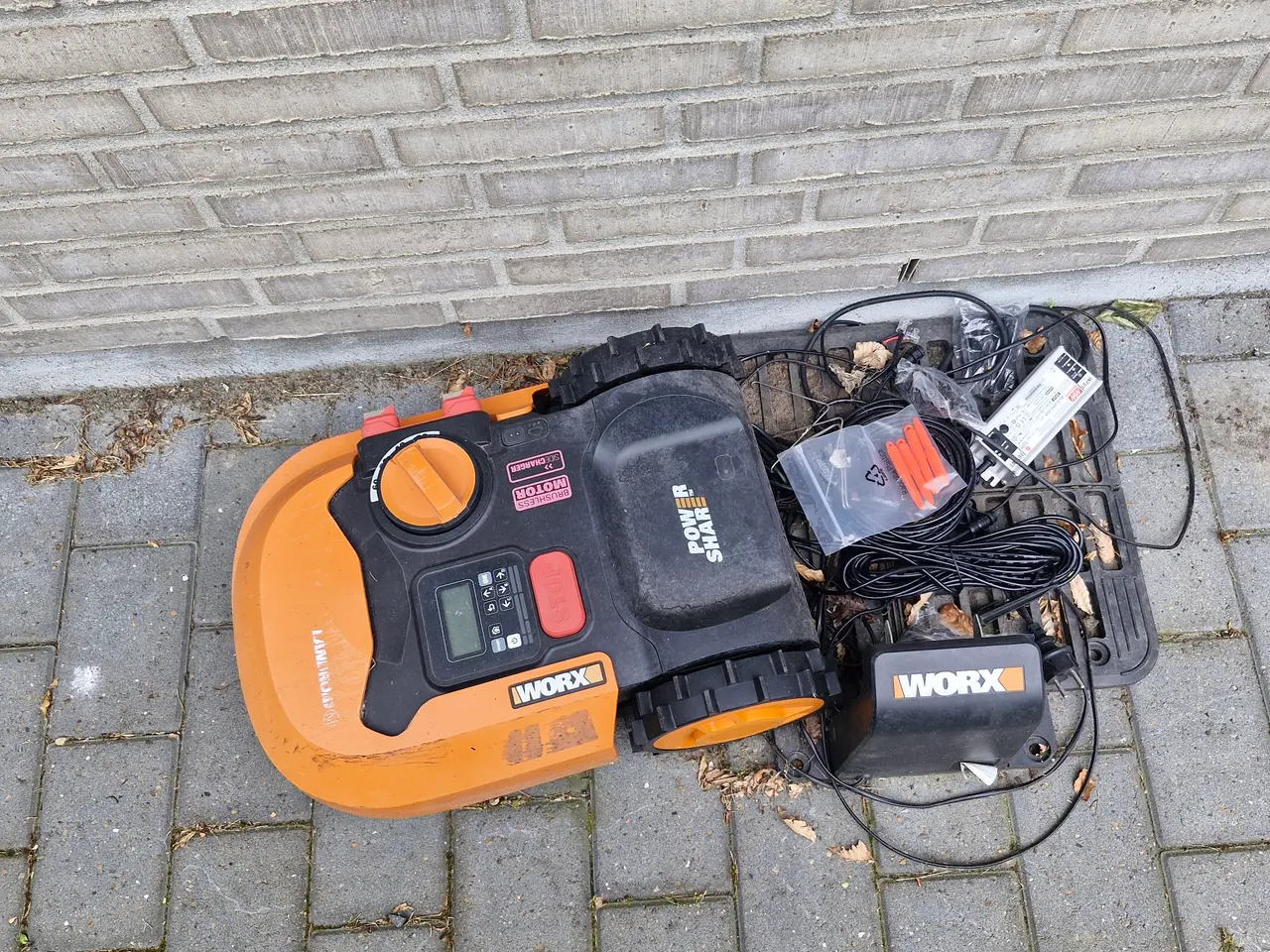 Billede 1 - Robot plæneklipper