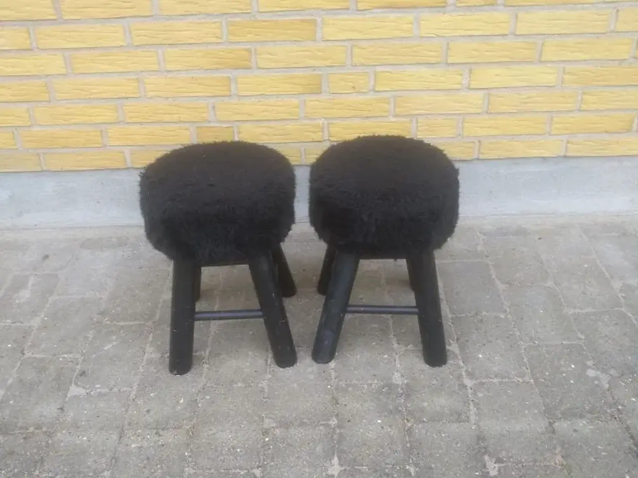 Billede 2 - 2 skamler. Højden er 41cm