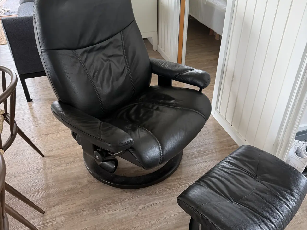 Billede 1 - Stressless lænestol i sort læder med skammel