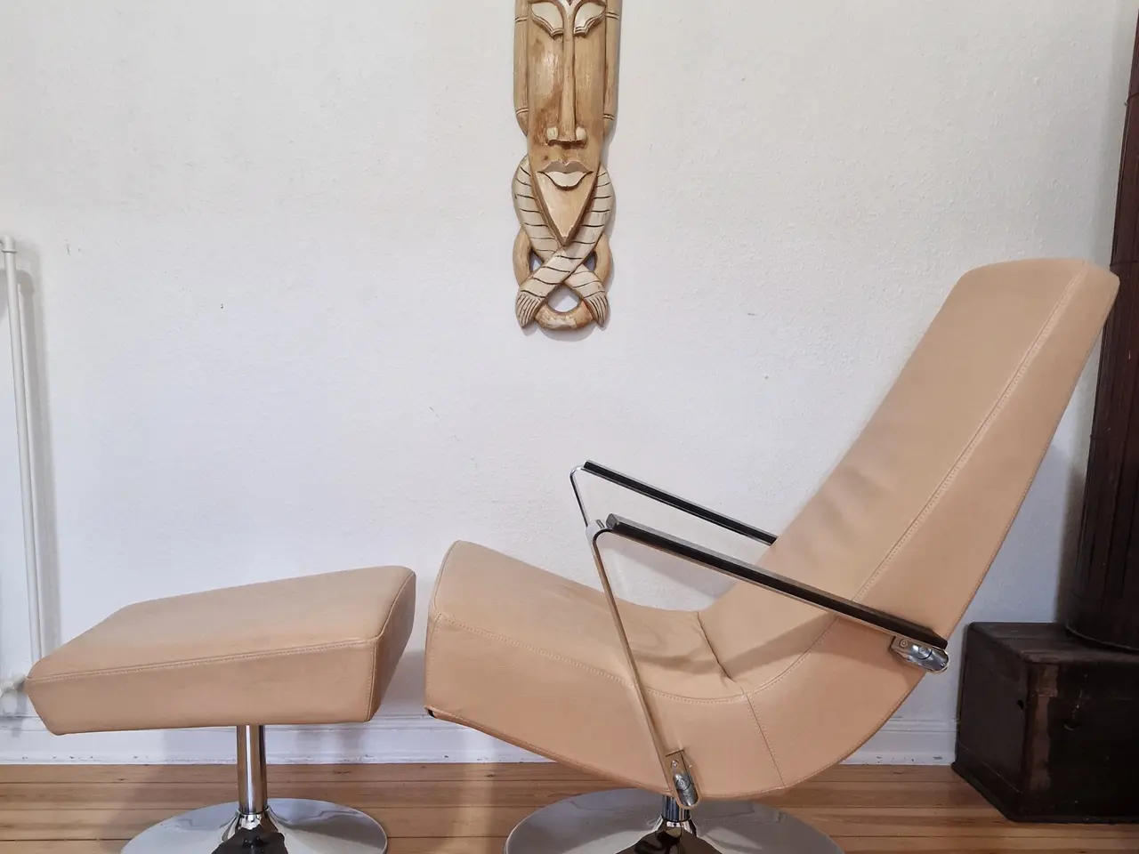 Billede 7 - Aero lænestol med fodskammel fra BoConcept. 