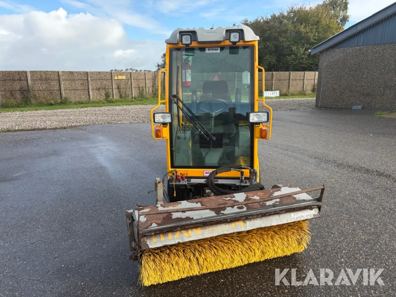 Billede 8 - Redskabsbære Belos Trans Pro 3440 med kost og sneplov