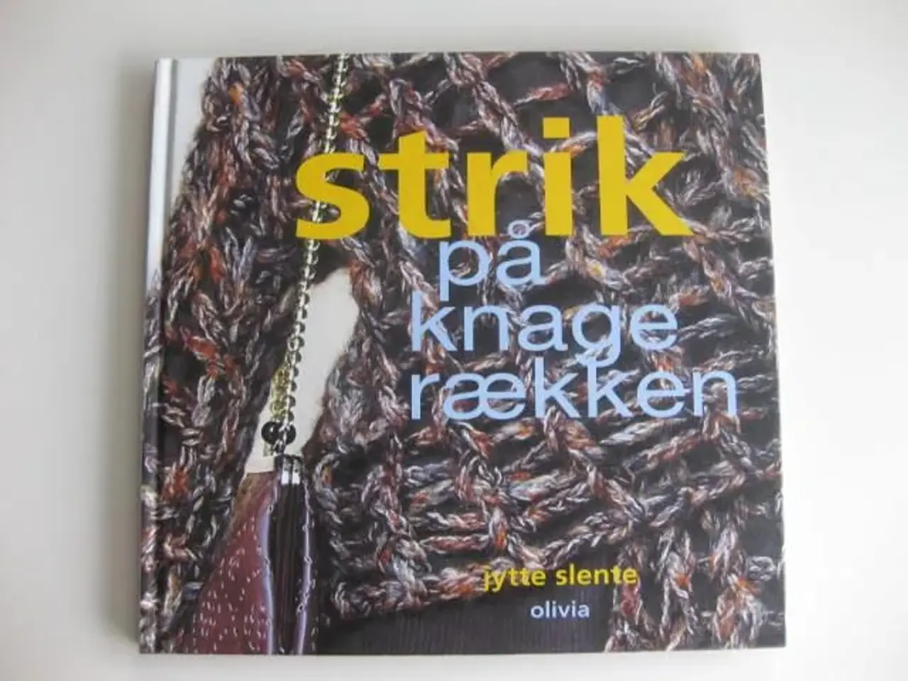 Billede 1 - Strik på knagerækken af Jytte Slente