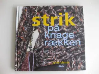 Strik på knagerækken af Jytte Slente