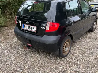 Billig bil kører og starter godt, 1 år til syn