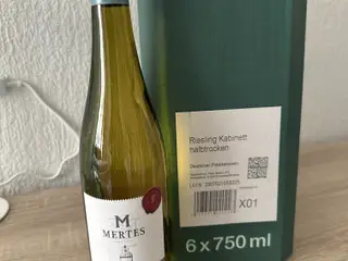 1 kasse Riesling Kabinett hvidvin sælges