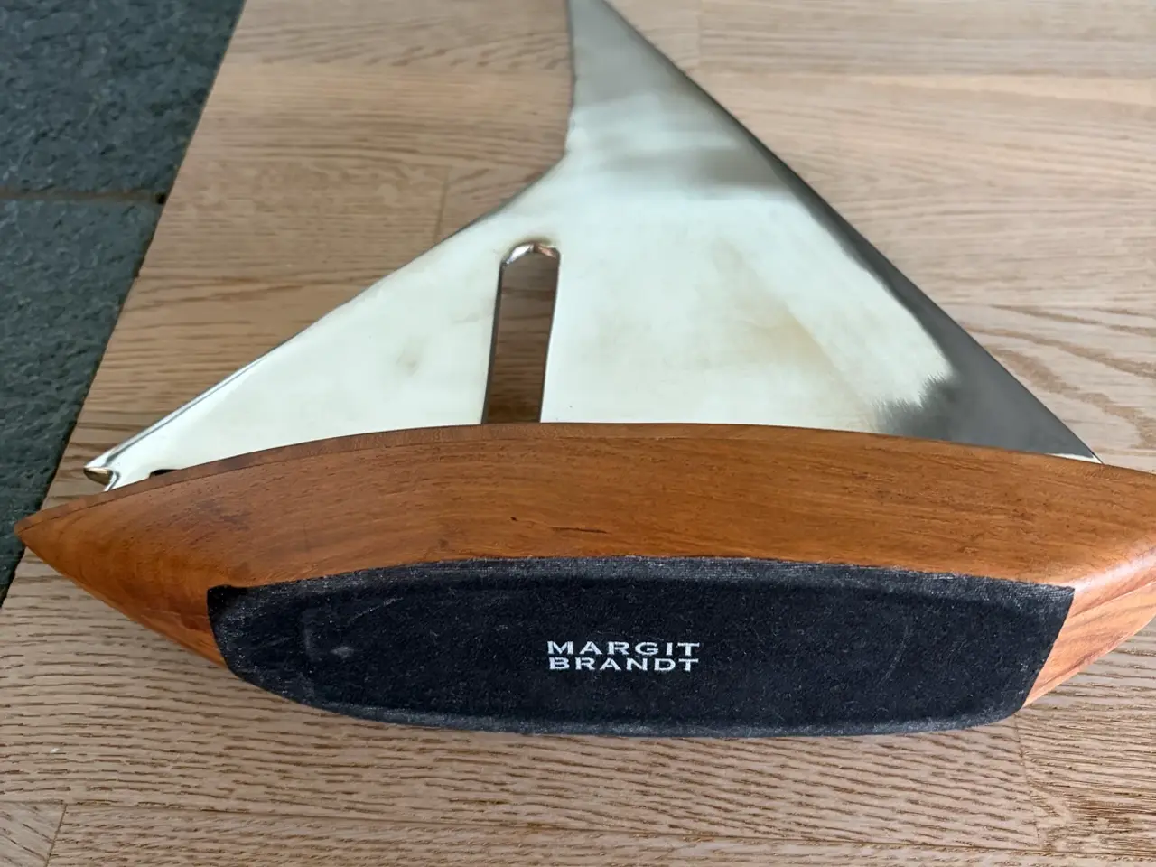 Billede 2 - Margit Brand sejlbåd skulptur i metal og træ