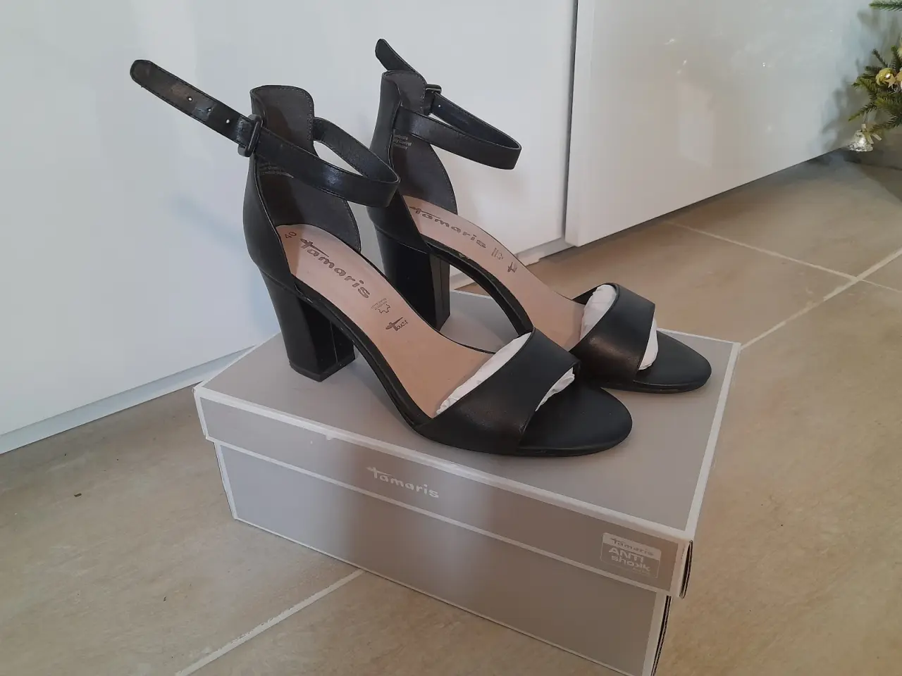 Billede 1 - Elegant højhælede sandal fra Tamaris