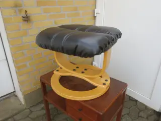 1 stk Fodskammel med sort læder