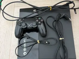 Sony PlayStation 4 konsol med controller og spil