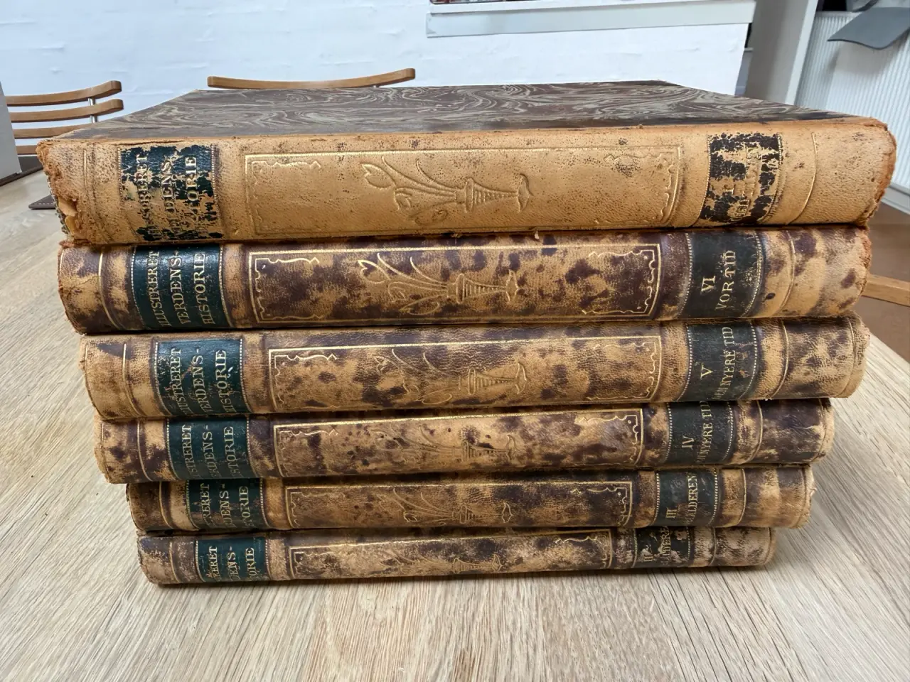 Billede 1 - Illustreret verdenshistorie, P. Læssøe-Müller og J