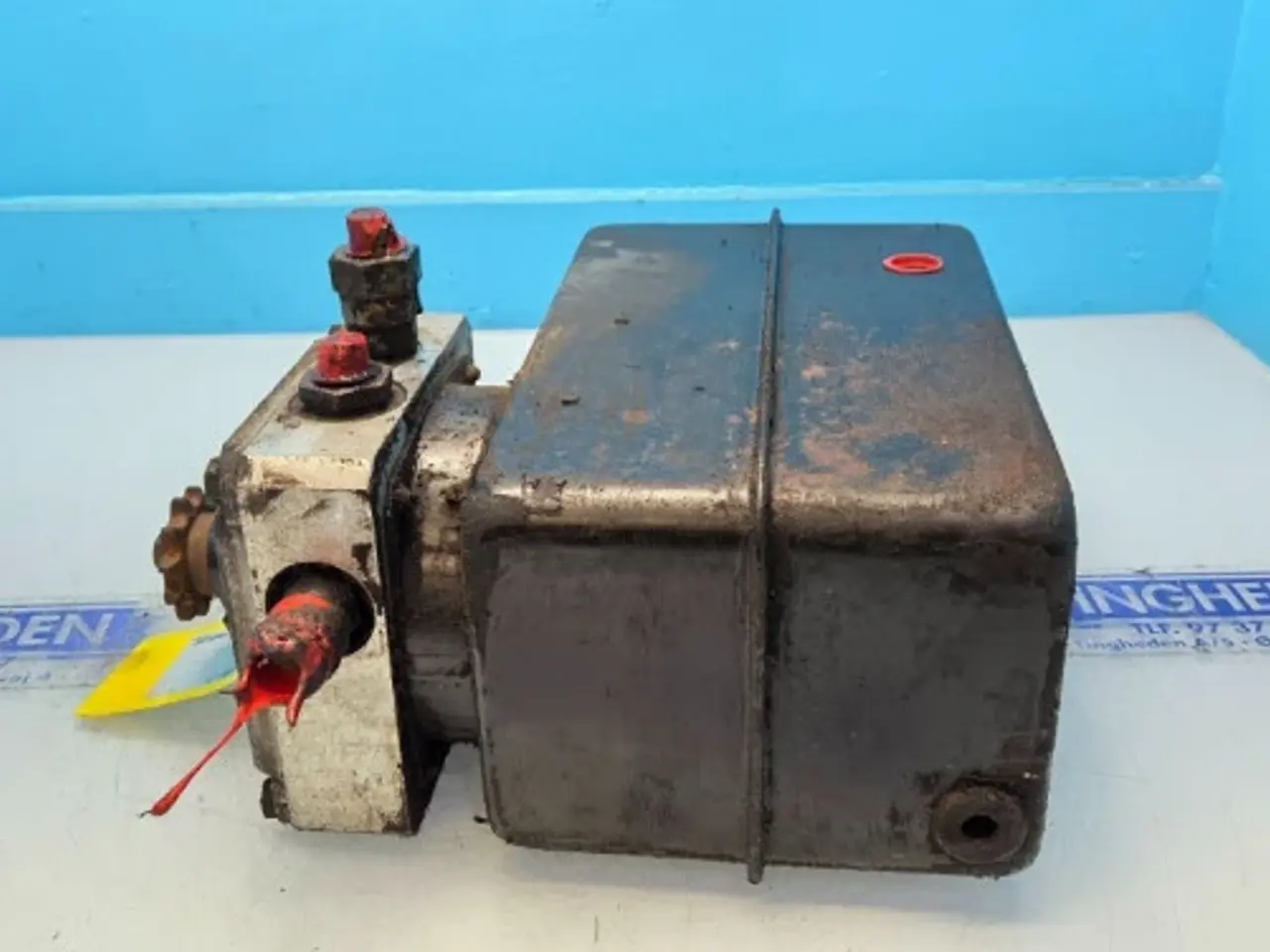 Billede 10 - New Holland BB920 Bremsevæskebeholder 84023034