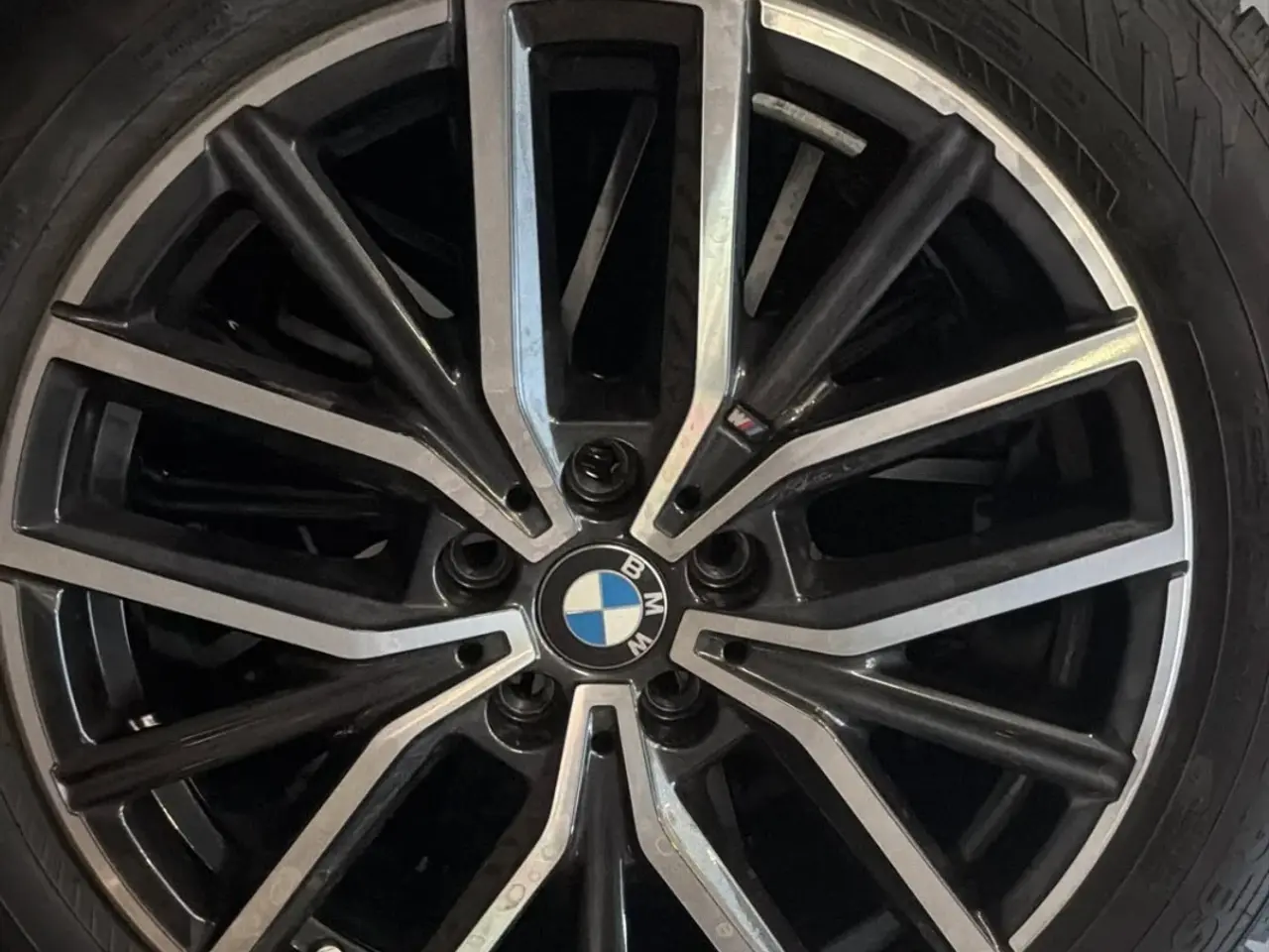 Billede 1 - BMW iX1 R18 vinterdæk