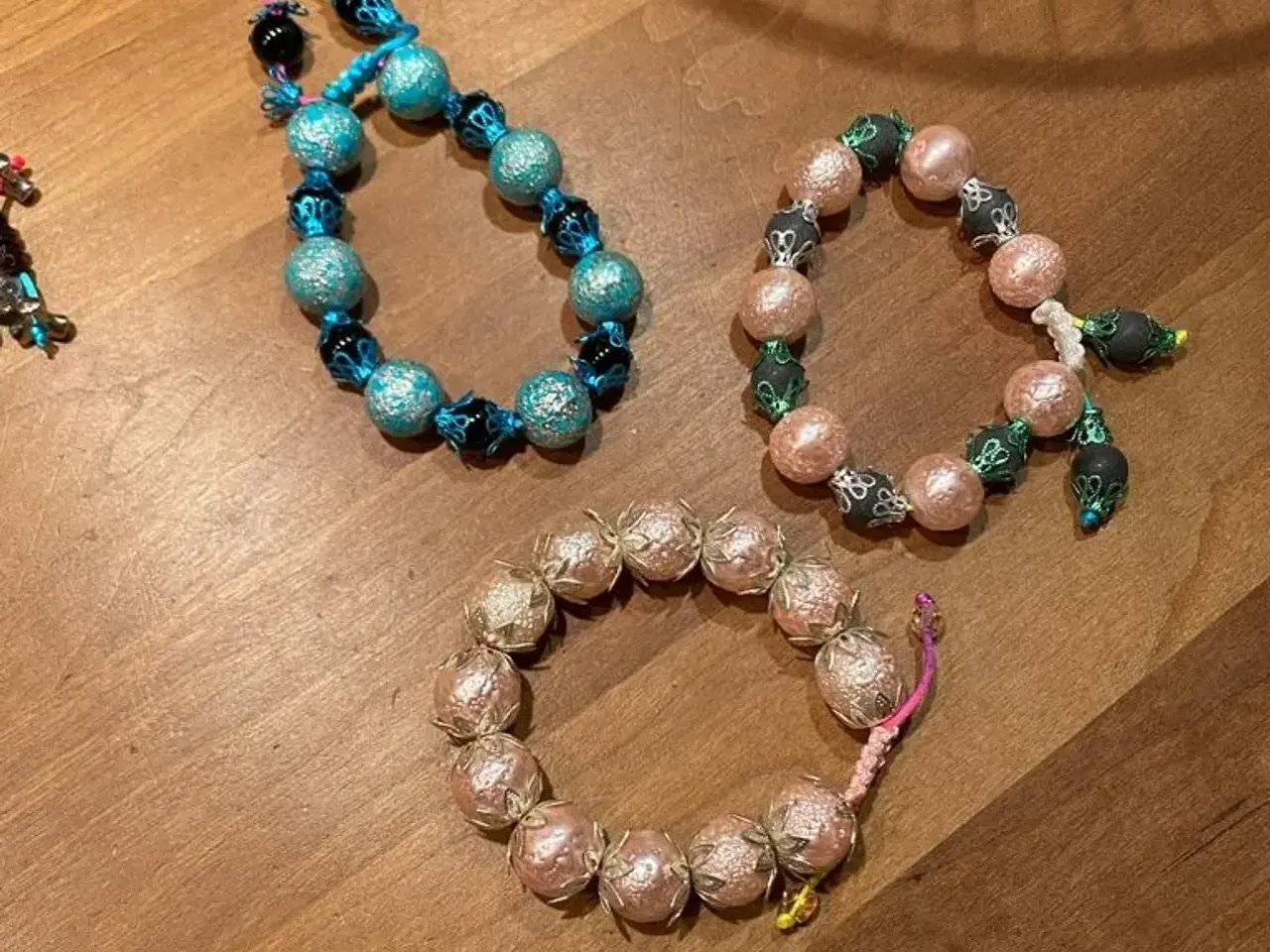 Billede 3 - Nye knyttede armbånd