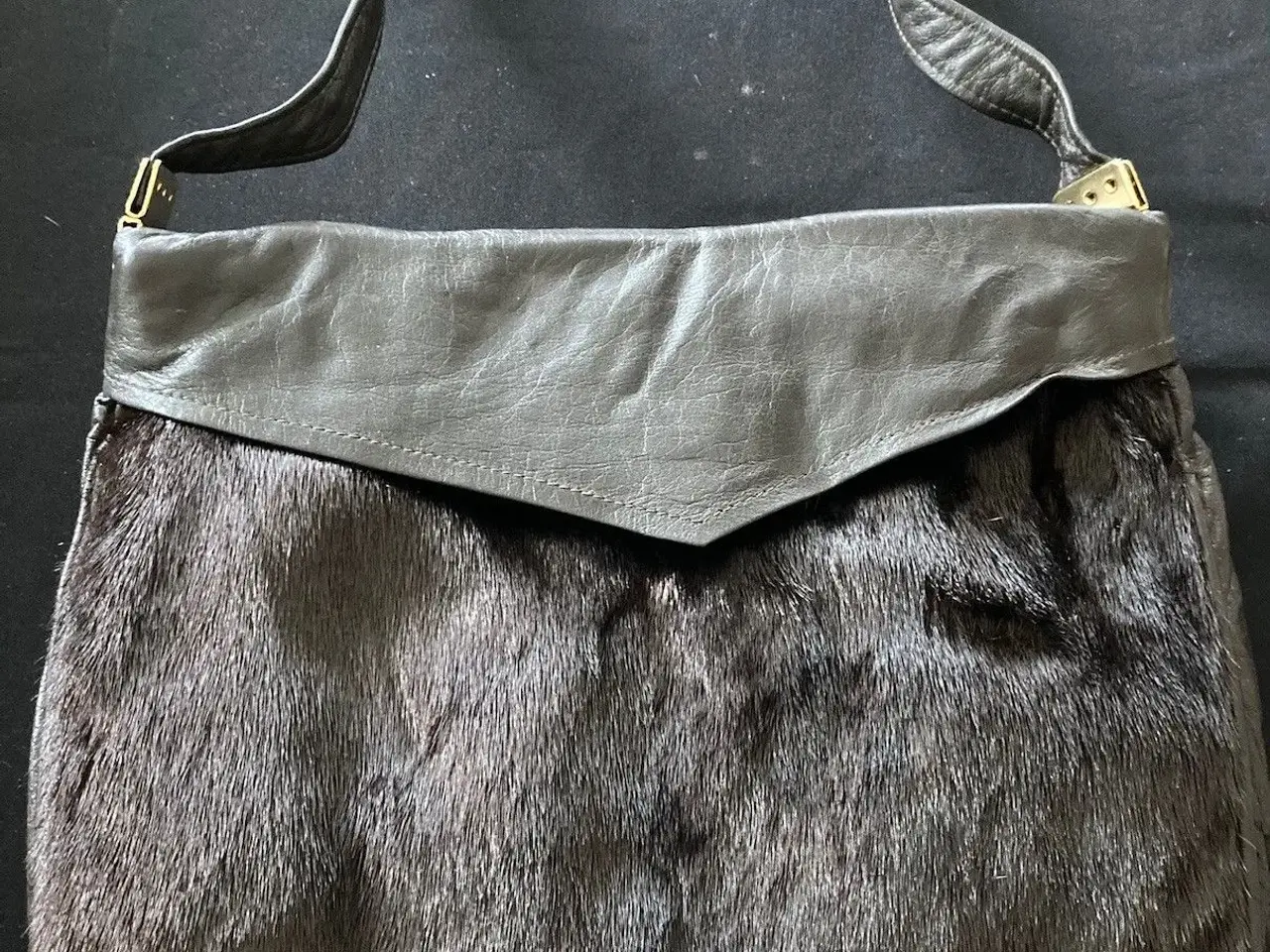 Billede 1 - Sælskinds Taske m/muffe