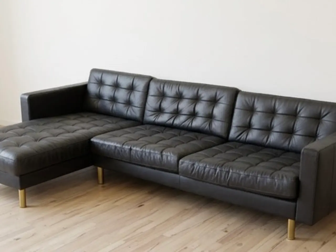 Billede 2 - IKEA hjørnesofa – ægte skind med messinglook-ben –