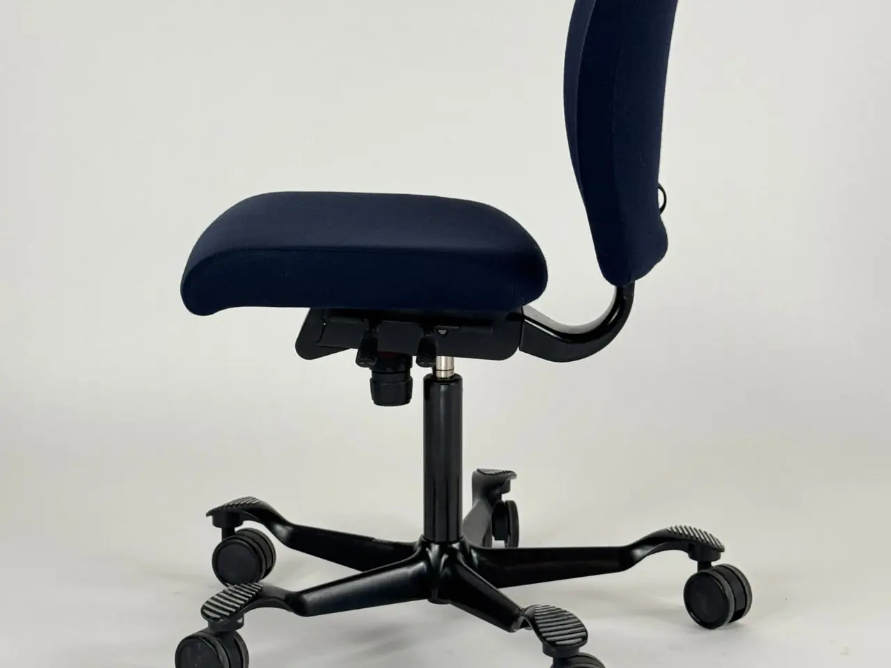Billede 4 - HÅG H04 4200 Kontorstol – Mørkeblå/Sort Stel 200mm