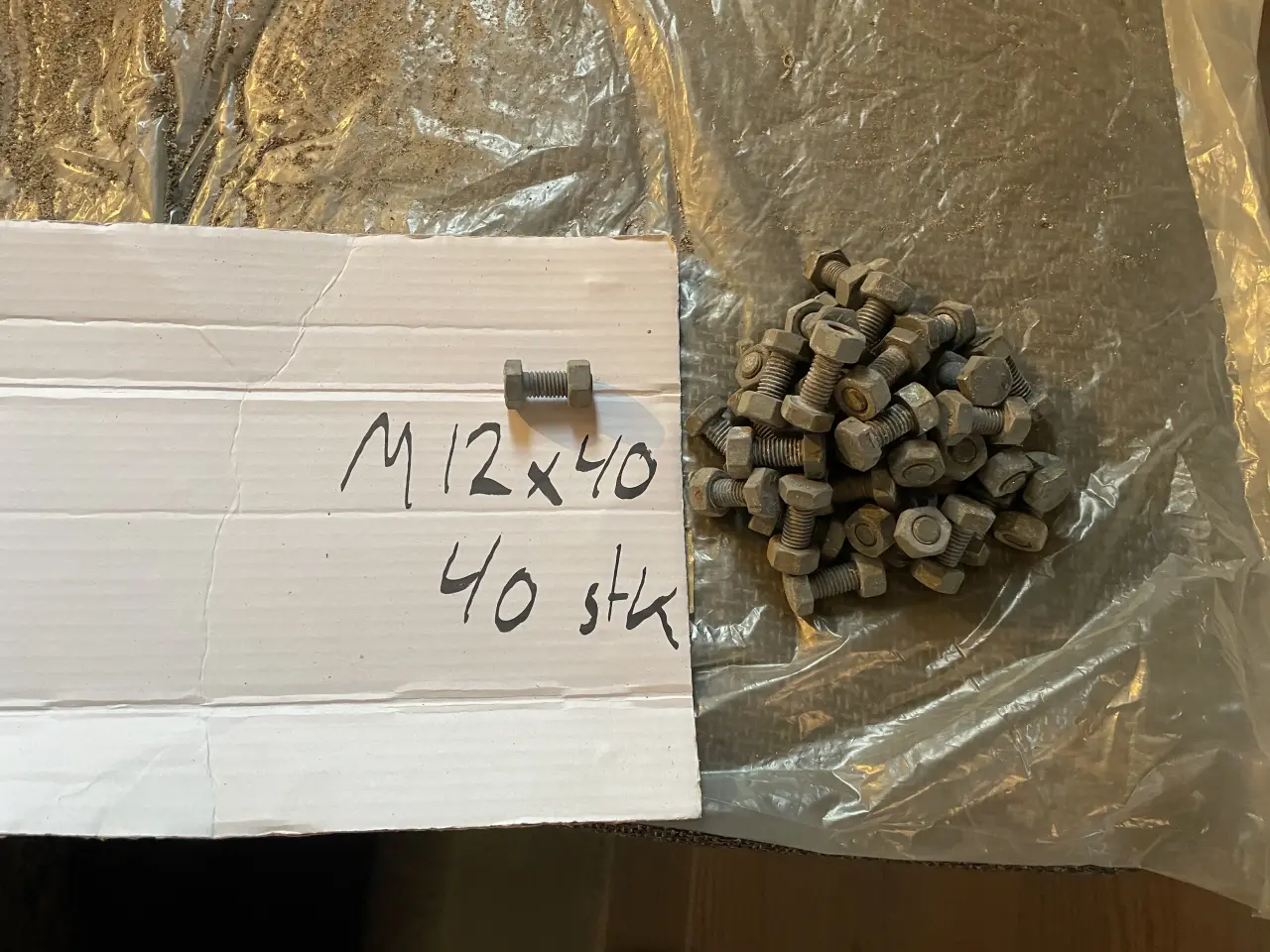 Billede 1 - Bolt med møtrik
