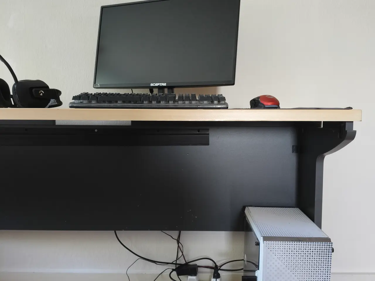 Billede 3 - Skrivebord/computerbord i solid kvalitet