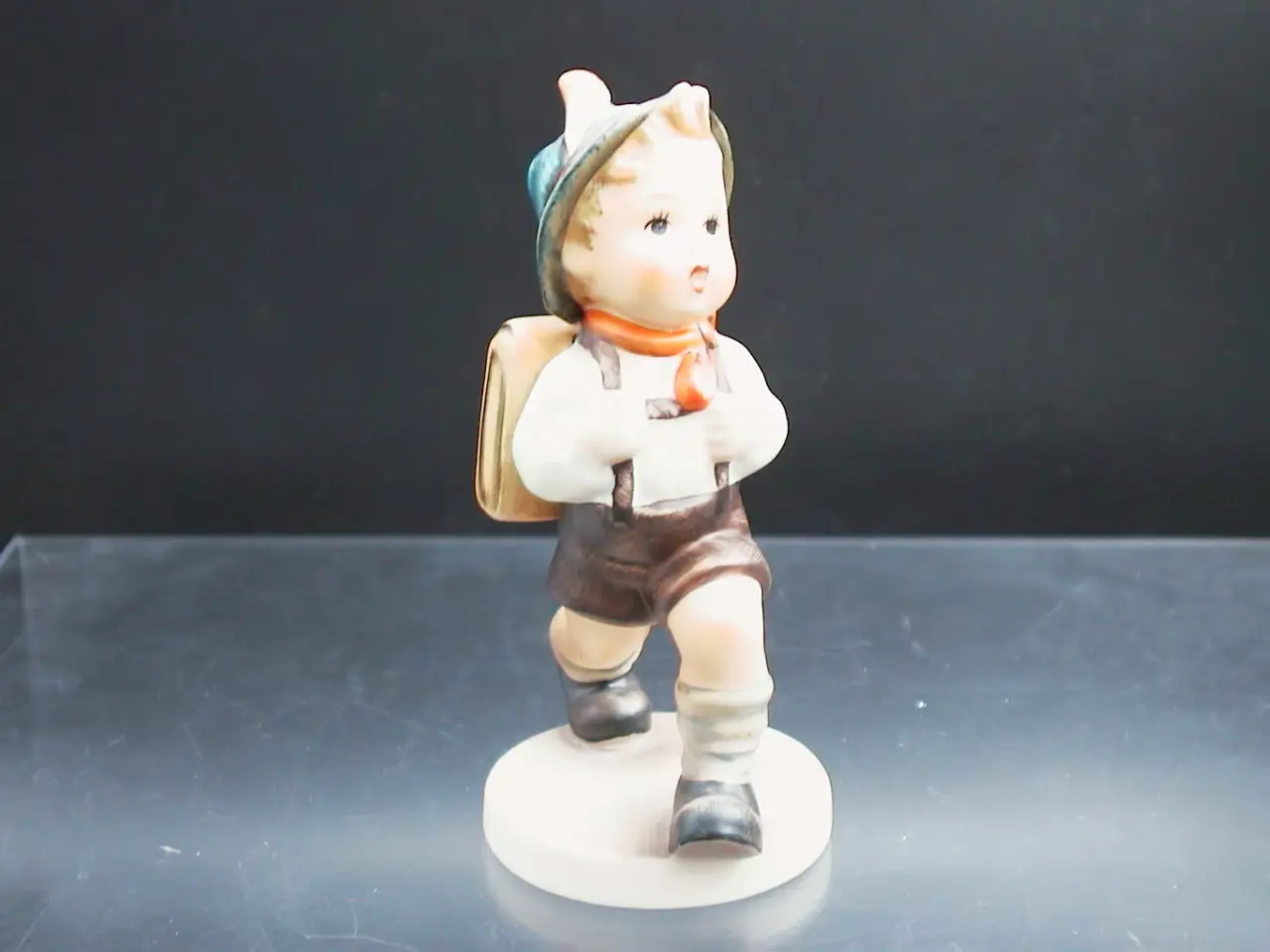 Billede 1 - Figur, Hummel Goebel - Dreng på vej til skole