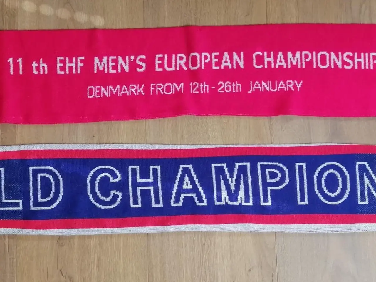 Billede 2 - 2 NYE FAN HALSTØRKLÆDER EM 2014, VM 2007