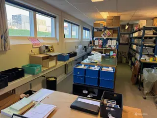 Stort kontor/lagerrum i kælder