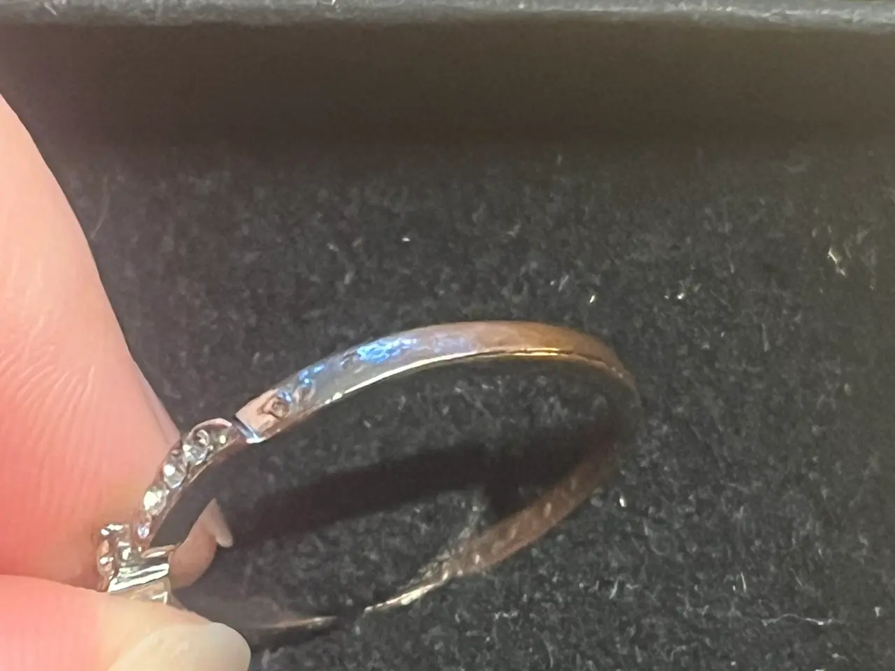 Billede 7 - Sølv ring med diamant design