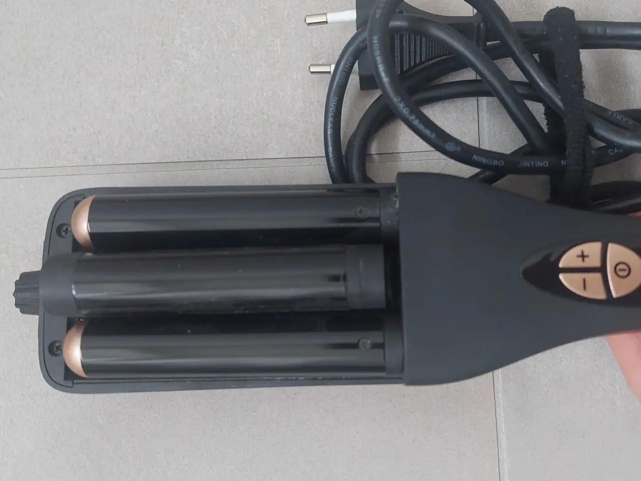 Billede 3 - Hårstyler × 2 (50 kr)