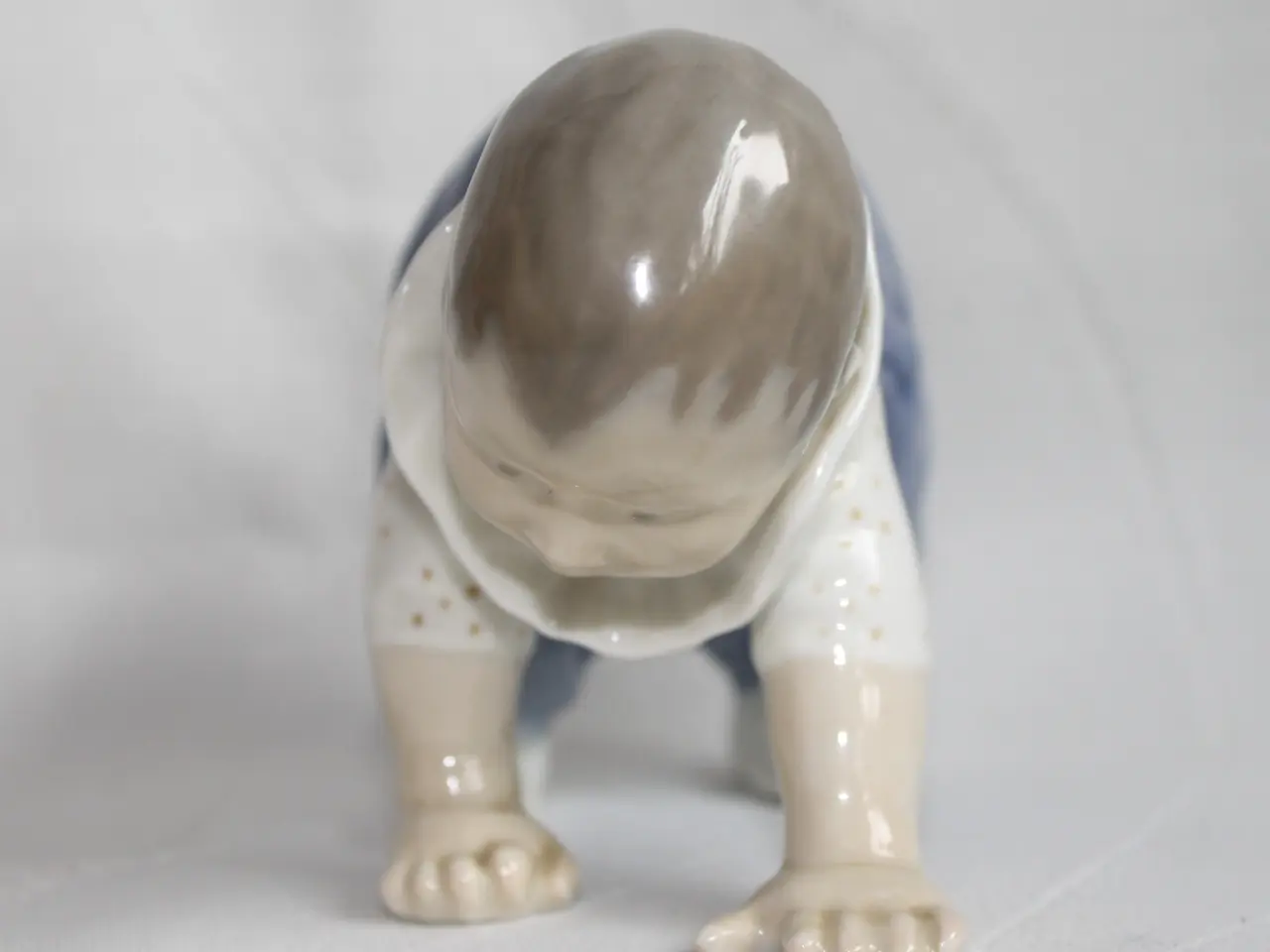 Billede 3 - Kravlende barn. Figur fra Royal Copenhagen