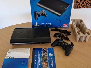 🎮 PlayStation3 Super Slim med kasse & controller