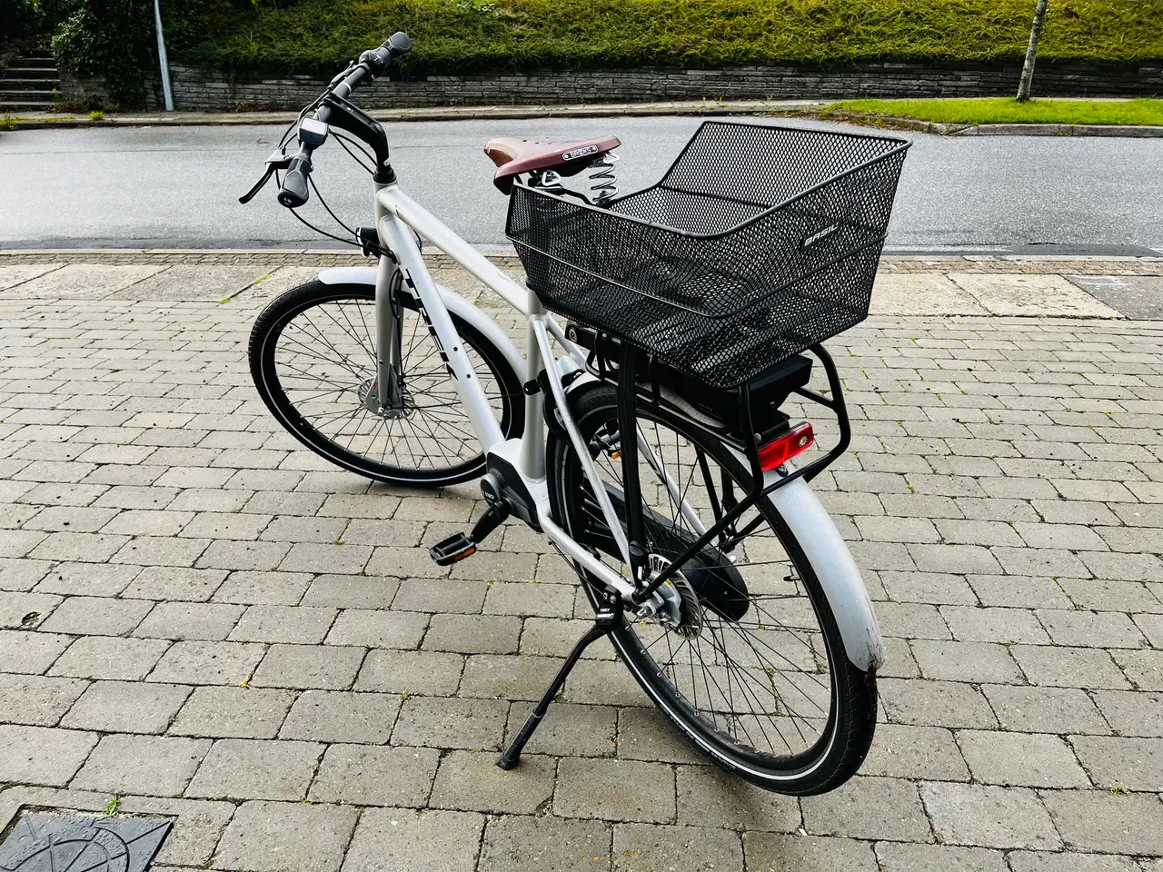 Billede 2 - Solid TREK elcykel med centermotor