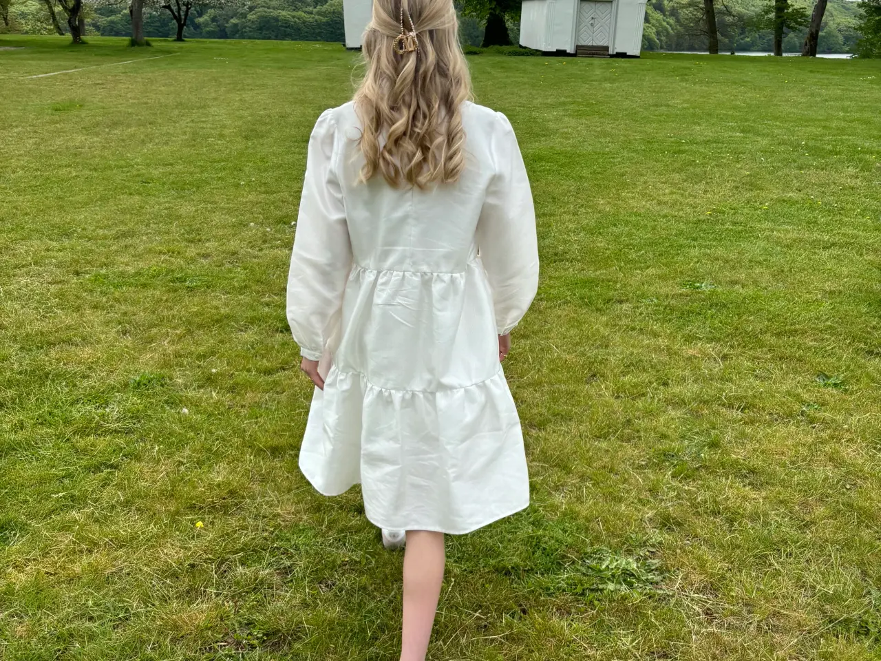 Billede 1 - Konfirmationskjole fra White and More, str 36