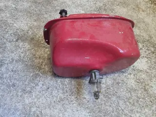 Vespa scooter benzintank