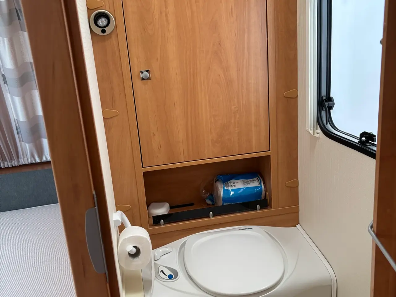 Billede 3 - Campingvogn Dethleff med markise og telt mm.