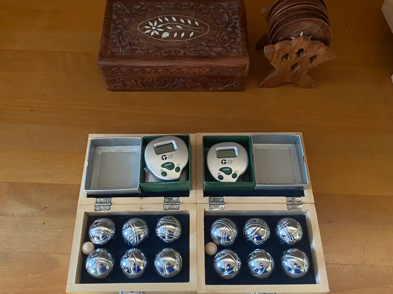 Billede 1 - TRÆ Smykkeskrin +6 flaskebakker + 2mini, kr. 50,-