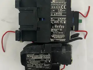 Telemecanique LC1 D32 01 50A kontaktor + LR2 D2353