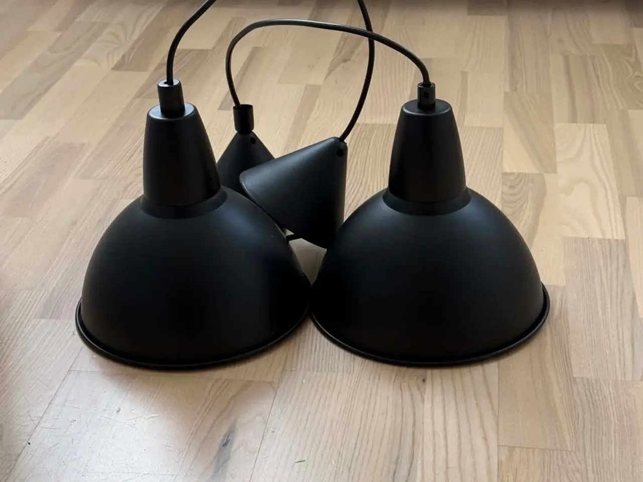 Billede 1 - To sorte loftlamper