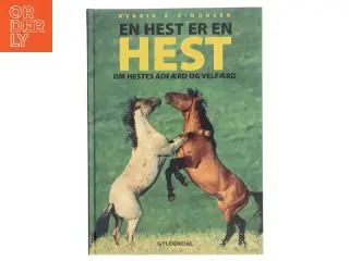En hest er en hest : om hestes adfærd og velfærd af Henrik B. Simonsen (f. 1939) (Bog)