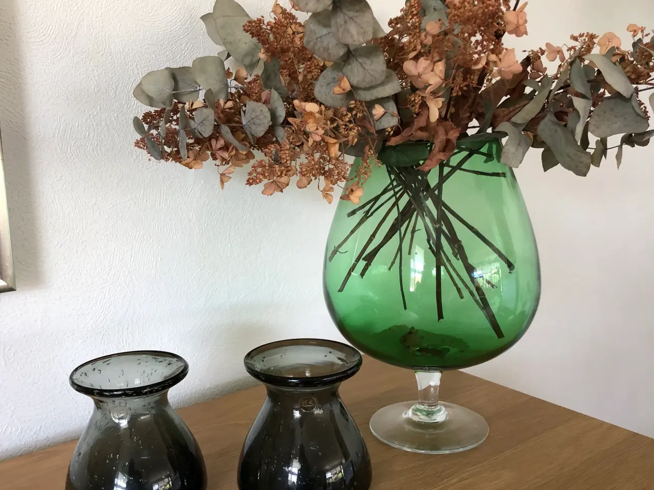 Billede 2 - Vaser i røgfarvet glas fra Lene Bjerre. 