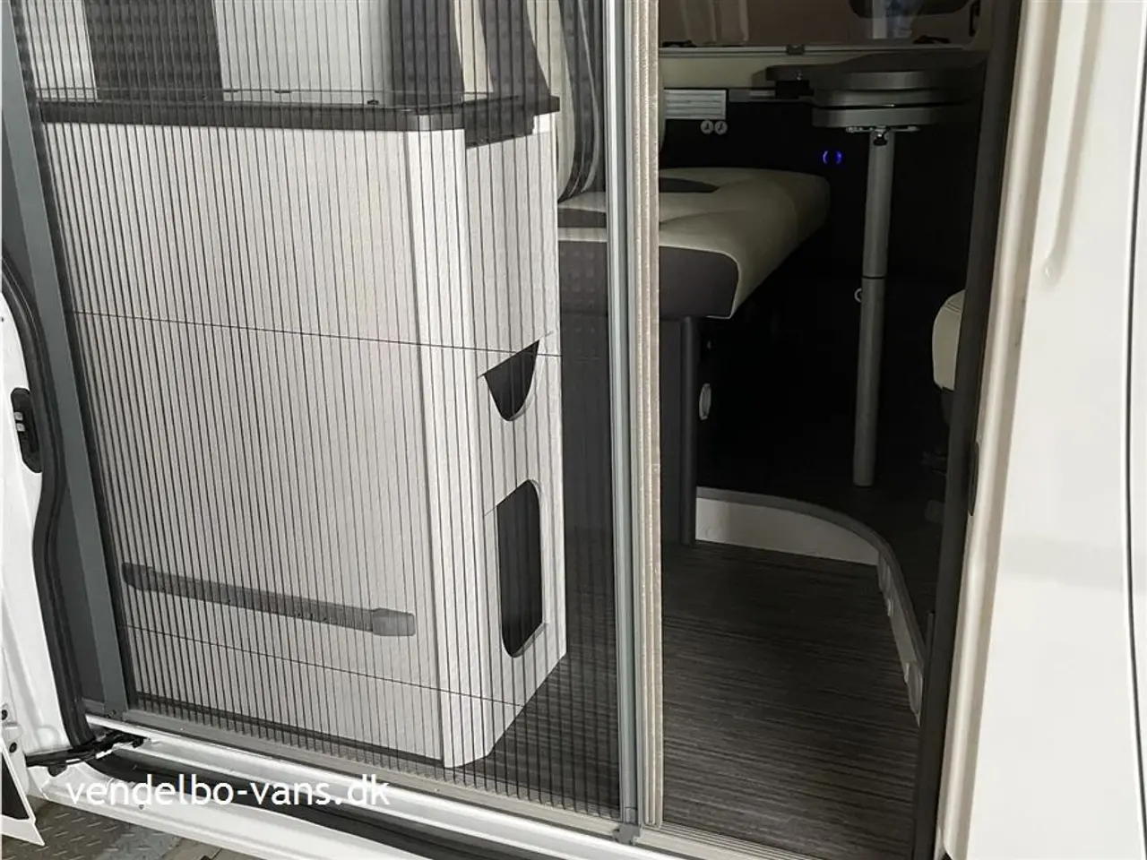 Billede 6 - 2025 - McLouis Menfys Van 03 S-Line Campervan med dobbeltseng UNDER 6 meter